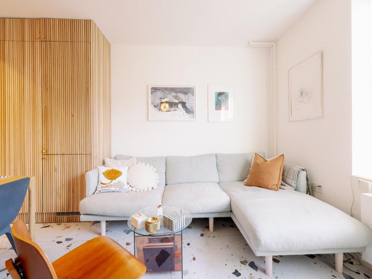 Pass The Keys Designer In The Heart Of Euston Londra